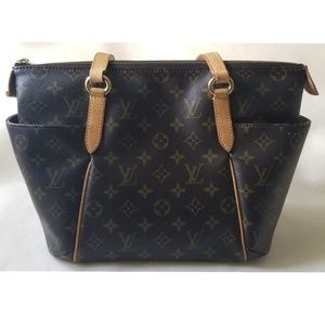 AUTHENTIC LOUIS VUITTON Totally MM
